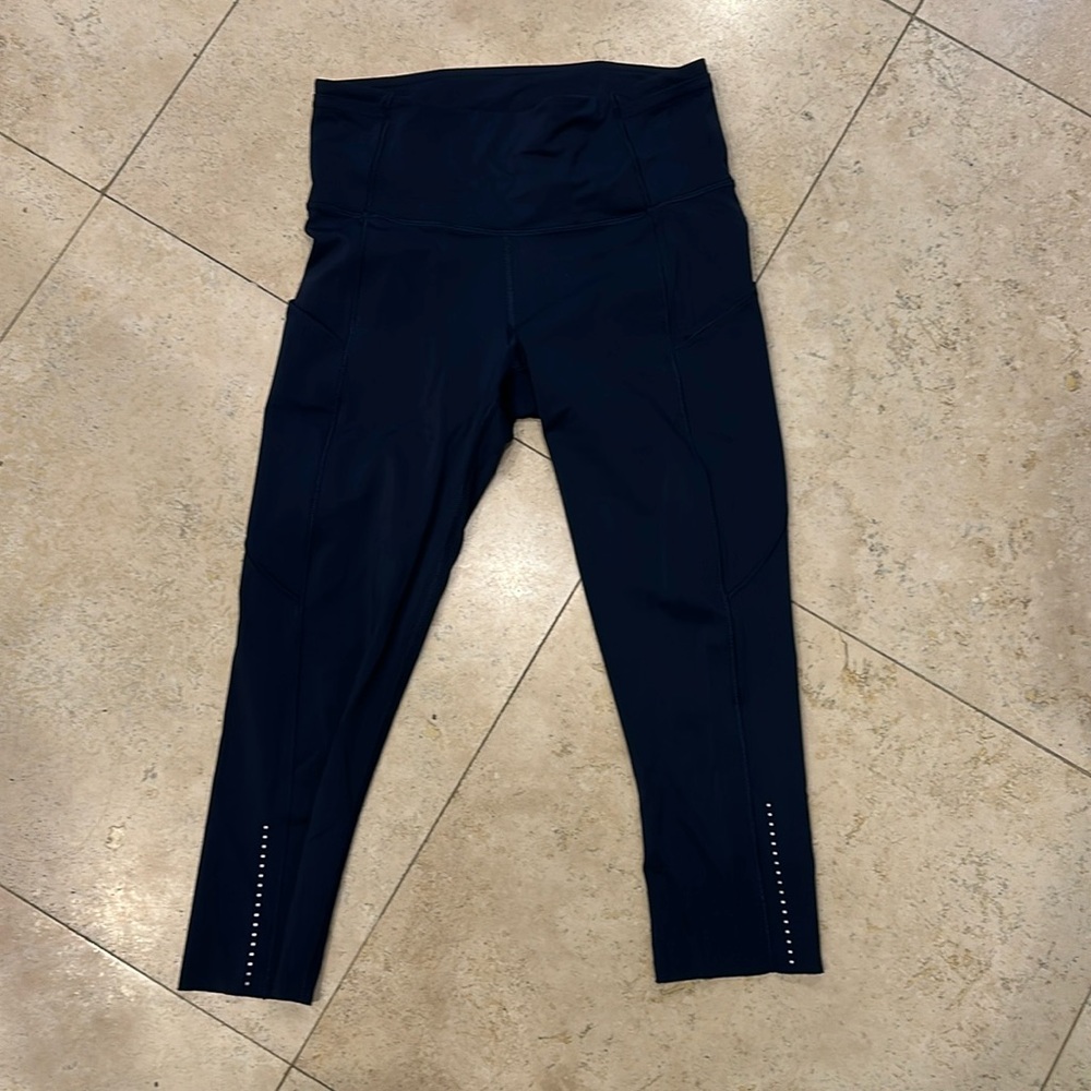 Excellent condition lululemon fast and free capri sz 6